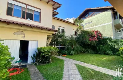 Casa com 4 dormitórios próxima avenida da igreja em tramandaí