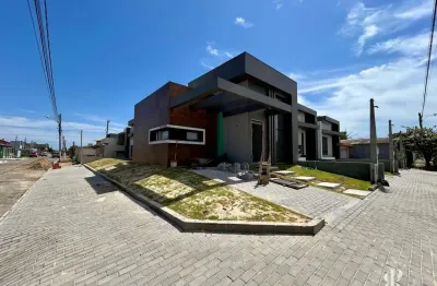Casa de esquina a poucos metros da beira mar em tramandaí