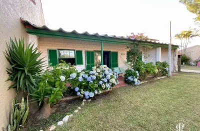 Residência composta por 3 dormitórios em tramandaí/rs.