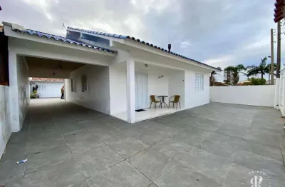 Casa térrea 3 dormitórios próximo ao supermercado nacional em tramandaí/rs.