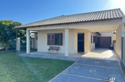 Casa com 130m² de área construída no centro de imbé.