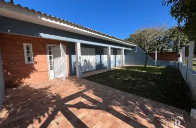 Casa com pátio e 3 dormitórios, em bairro promissor de tramandaí.
