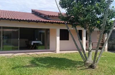 Casa com 6 dormitórios e anexo com churrasqueira na zona nova de tramandaí