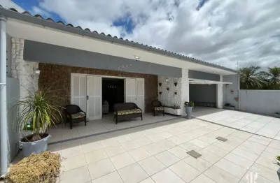 Casa térrea 3 dormitórios com piscina na praia de tramandaí.