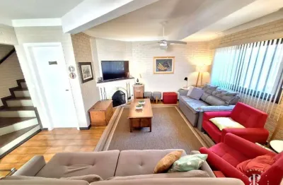 Casa com 5 dormitórios, piscina e energia solar, no centro de tramandaí/rs