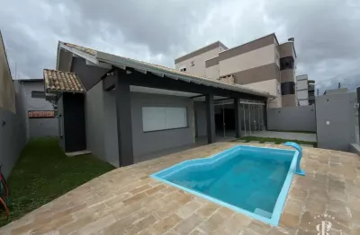 Casa a 50 metros do mar com piscina ,03 dormitorios em tramandaí