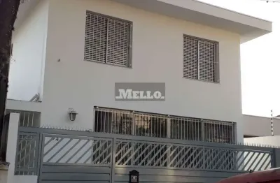Sobrado comercial ou residencial, 02 entradas , ótima localização.