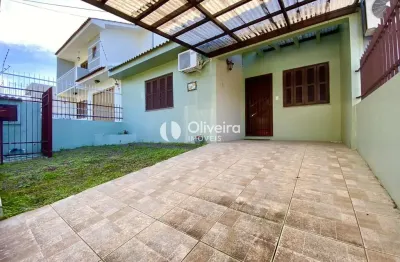 Linda casa semimobiliado com 03 dormitórios, sendo um suíte no bairro medianeira