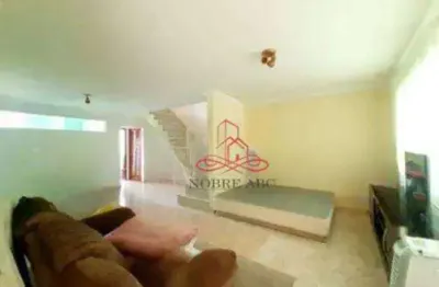 Sobrado com 3 quartos e 4 banheiros para alugar, 258 m²