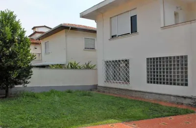 Casa 700m2 , cinco dormitórios, 2 suítes, 10 vagas de garagem