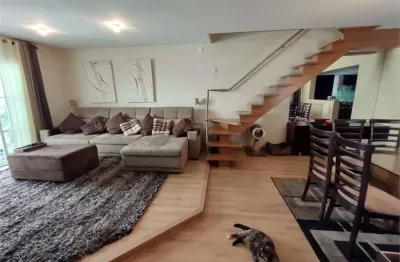 Sobrado em perdizes | 220 m² | 1 suíte | 2 quartos | área externa