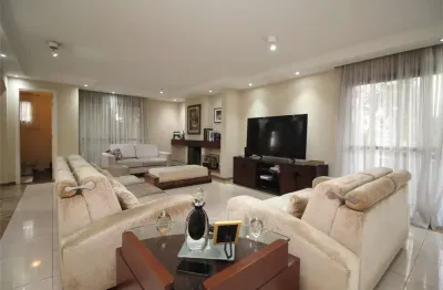 Duplex com 4 dormitórios e 3 vagas em rua tranquila de mirandópolis