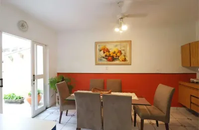 Excelente sobrado com casa extra nos fundos, muito bem conservado