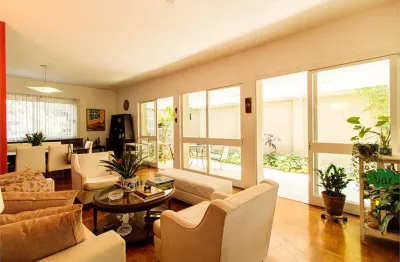 Charmosa casa no pacaembu, jardim de inverno e espaço gourmet venha conhecer com 4 dormitórios !!!!!