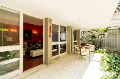 Charmosa casa no pacaembu, jardim de inverno e espaço gourmet venha conhecer com 4 dormitórios !!!!!