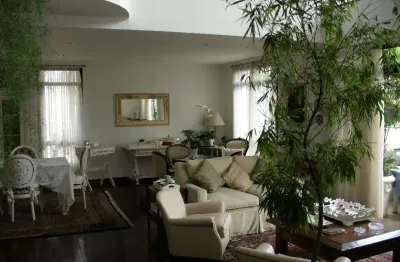 Lindo apartamento com pé direito duplo na sala e vista eterna para o verde do portal do morumbi!