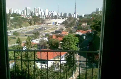 Sobrado no pacaembu. casa com vista para praça charles muller.