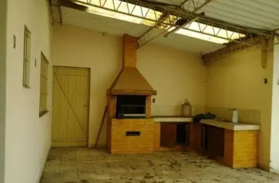Casa comercial /residencial a 150 metros do metrô são judas