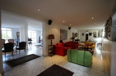 Casa com 3 quartos à venda na Rua Itacaranha, --, Pacaembu, São Paulo