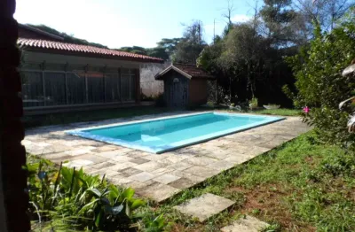 Casa com 3 suítes , piscina e churrsqueira na melhor localização do brooklin.