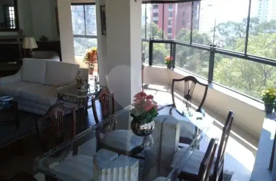 Apartamento à venda de 241 m² no morumbi com 4 quartos 2 suites e 4 vagas.