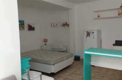Sobrado com 3 dormitórios, 2 vagas, entrada lateral e edicula