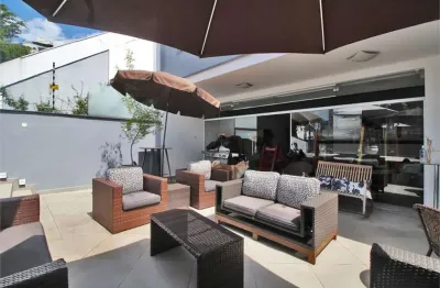 Sobrado vila mariana excelente localização com piscina, academia, closet, churrasqueira.