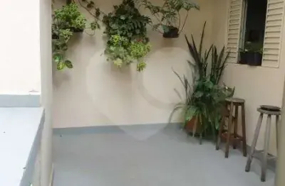 Sobrado  125 m2 com 3 dormitórios , duas vagas de garagem - excelente localização!