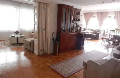 Localização privilegiada, excelente apartamento com 214m² de área útil, 03 amplas suítes