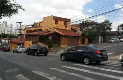 Prédio à venda na Rua Santo Irineu, --, Saúde, São Paulo