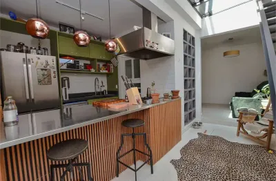 Casa a venda perdizes  2 dormitórios, suíte, 2 salas, 2 vagas, churrasqueira, ofurô, 162m2 reformada