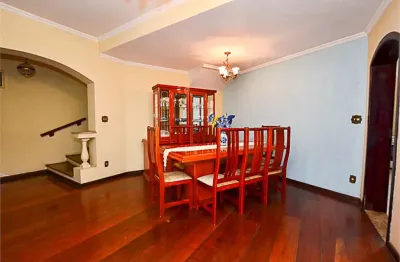 Casa na vila mariana com 3 quartos (suíte) e 3 vagas na garagem.