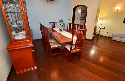 Casa na vila mariana com 3 quartos (suíte) e 3 vagas na garagem.