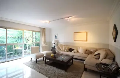 Prédio muito procurado no bairro. linda vista para copa das árvores. rua tranquila e arborizada.