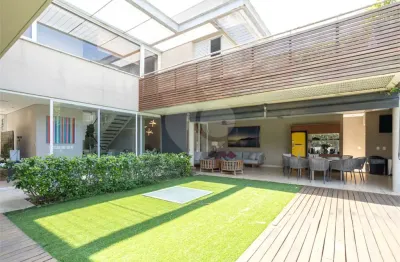 Casa maravilhosa ao lado do parque villa-lobos com 4 suítes e 4 vagas na city boaçava