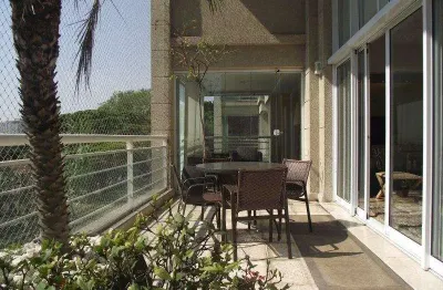 Lindíssimo apartamento localizado em região nobre e privilegiada de moema com 302m2,