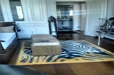 Apartamento à venda em moema de 204m² com 4 dormitórios, 3 suítes e 4 vagas.