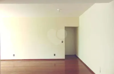 Excelente imóvel no paraíso - 3 dormitórios sendo uma suíte, ao lado do metrô