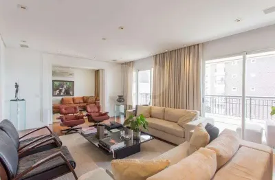 Apto elegante e sofisticado ao lado do parque ibirapuera. 3 suites, 5 vagas.