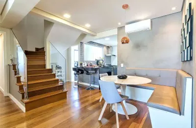 Cobertura reformada a venda em moema, 192 m2, piscina, espaço gourmet, 3 quartos (2 suítes), 2 vagas