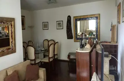 Excelente imóvel, com ótima luminosidade em rua arborizada e tranquila!