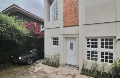 Casa aconchegante e bem localizada com 3 dormitórios, prox. shooping iguatemi