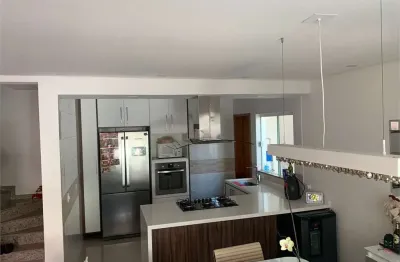 Casa com 03 quartos sendo 01 suíte, sala ampla, 02 vagas de garagem -  pronto para morar