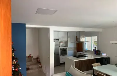 Casa com 03 quartos sendo 01 suíte, sala ampla, 02 vagas de garagem -  pronto para morar