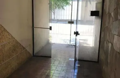 Sobrado com loja e entradas independentes, rua de grande movimento pedestres e veiculos,