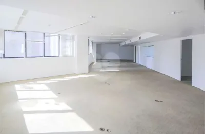 Conjunto comercial, 254 m², 5 vagas, 3 banheiros - excelente localização