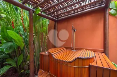 Pacaembu / deslumbrante sobrado / total reformado / 4 suítes / 6 vagas / piscina / churrasqueira