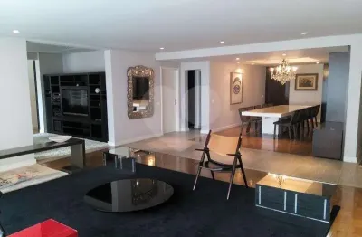 Apartamento reformado em um dos bastiões da arquitetura contenporênea