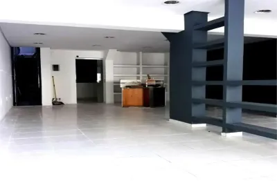 Imóvel comercial em 02 pavimentos, 620 m² de construção, terreno mede 10 x 40 mt