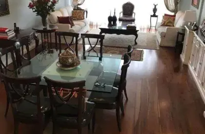 Lindo apartamento duplex com área útil de 288, e área total de 460 m²